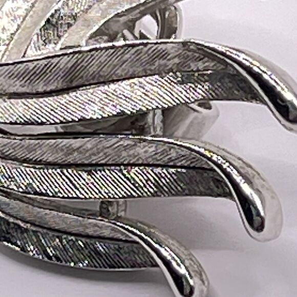 Vintage TRIFARI Silver Tone CLIP ON Statement Earrings Modern Abstract Floral - Picture 9 of 10